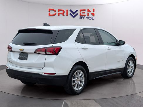 Used 2024 Chevrolet Equinox LS w/ LS Convenience Package image 5