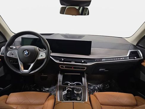 Used 2023 BMW X7 xDrive40i w/ Premium Package AWD/4WD image 10
