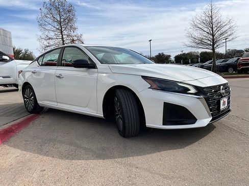 Used 2025 Nissan Altima 2.5 SV image 5