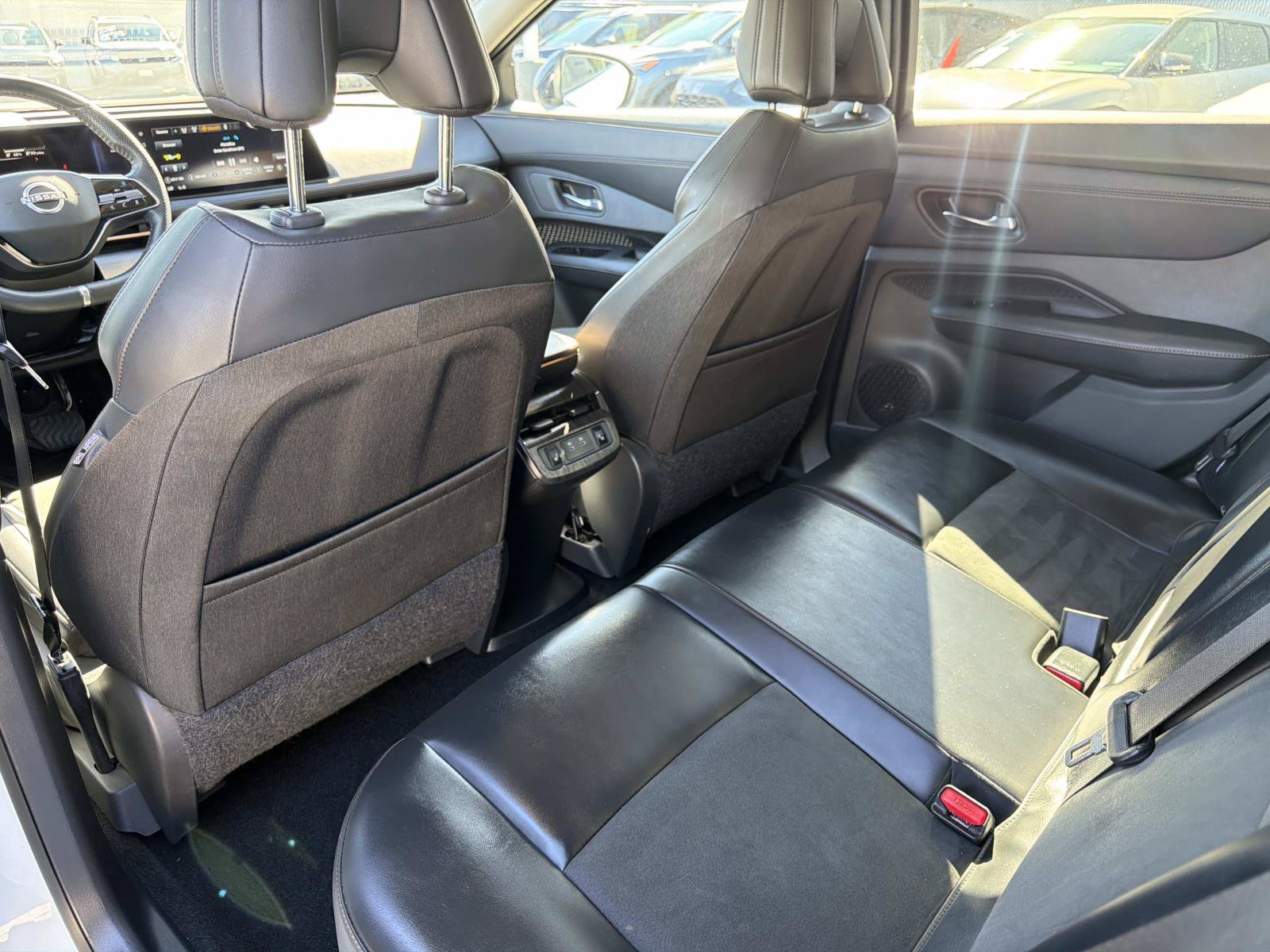 Used 2025 Nissan Ariya AWD image 10