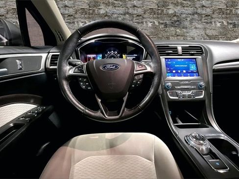 Used 2020 Ford Fusion SE w/ Equipment Group 151A image 8