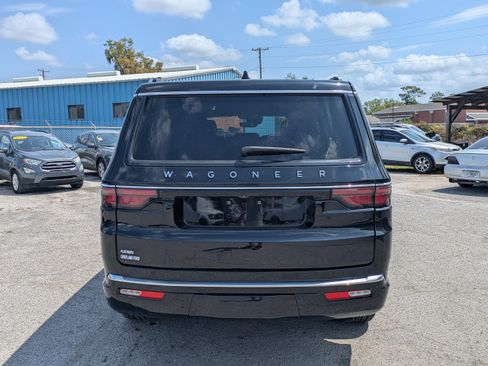 Used 2025 Jeep Wagoneer 4WD w/ Convenience Group I image 5