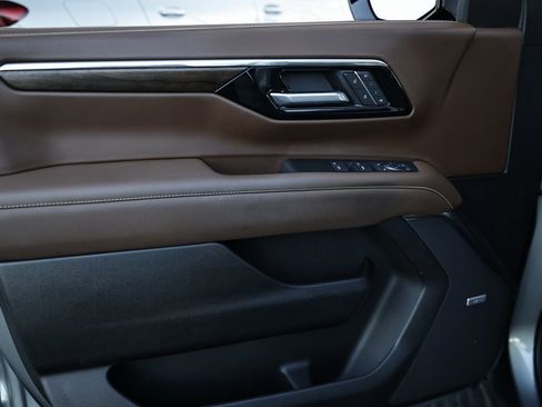 Used 2025 Chevrolet Tahoe High Country image 15