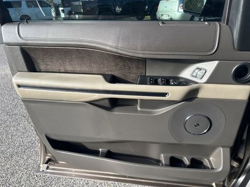 Used 2018 Ford Expedition Limited w/ Equipment Group 301A image 9