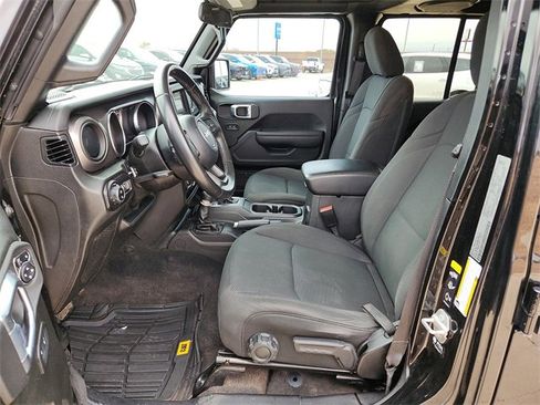Used 2022 Jeep Gladiator Willys image 11