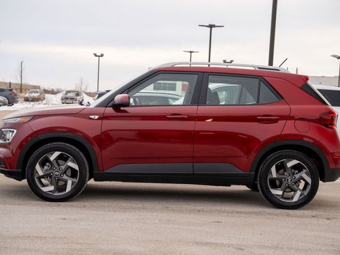 Certified 2025 Hyundai Venue SEL image 5