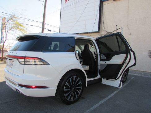 Used 2020 Lincoln Aviator Black Label Grand Touring w/ Class IV Trailer Tow Package image 17
