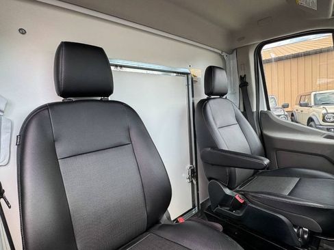 Used 2023 Ford E-Transit RWD image 15