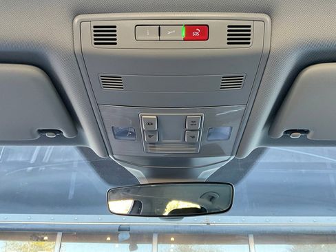 Used 2025 Volkswagen Jetta SE image 15