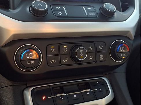 Certified 2021 GMC Acadia SLT w/ Elevation Edition FWD image 9