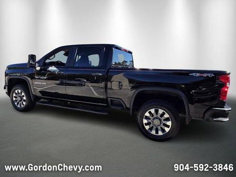 Used 2024 Chevrolet Silverado 2500 Custom w/ Custom Value Package image 3