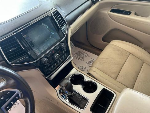 Used 2019 Jeep Grand Cherokee Overland RWD image 54
