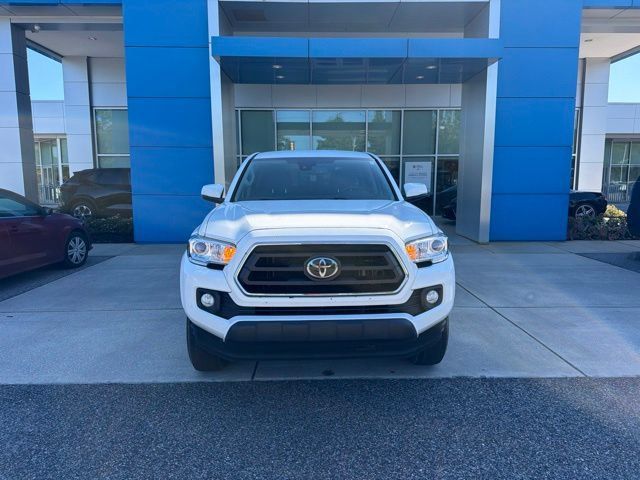 Used 2022 Toyota Tacoma SR5 RWD image 2