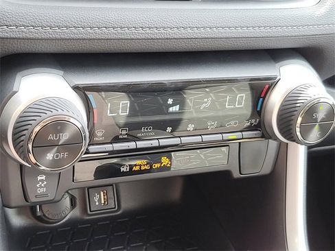 Used 2025 Toyota RAV4 XLE image 27