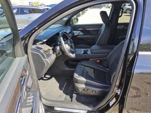 Used 2025 GMC Acadia Denali w/ Super Cruise Package AWD/4WD image 5