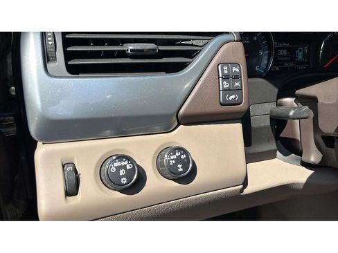 Used 2016 Chevrolet Suburban LT AWD/4WD image 23