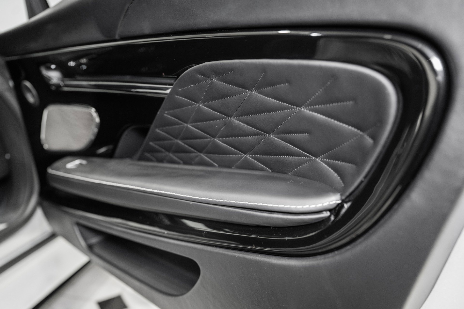 Used 2024 Aston Martin DB12 Coupe RWD image 19