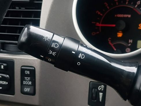 Used 2012 Toyota Tundra 2WD CrewMax w/ SR5 Pkg image 12