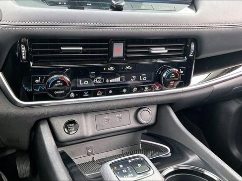 Certified 2025 Nissan Rogue SL w/ Tech Package image 24