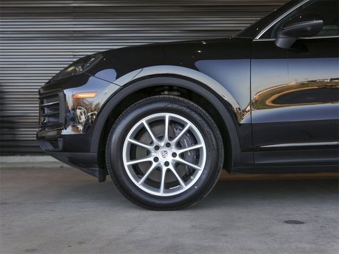 Certified 2024 Porsche Cayenne image 14