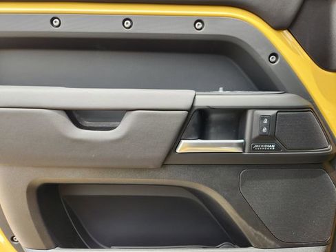 New 2026 Land Rover Defender 110 AWD/4WD image 22