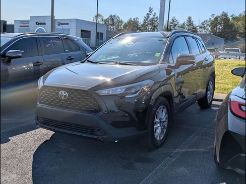 Used 2024 Toyota Corolla Cross LE w/ Moonroof Package image 4