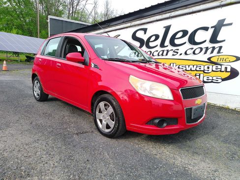 Used 2011 Chevrolet Aveo5 LT w/ Power and Convenience Package FWD image 1