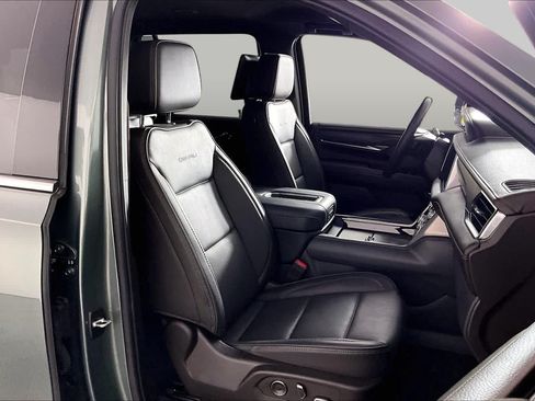 Used 2024 GMC Yukon Denali w/ Advanced Technology Package AWD/4WD image 9