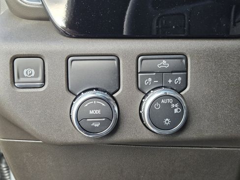 Used 2025 GMC Sierra 1500 SLE image 21