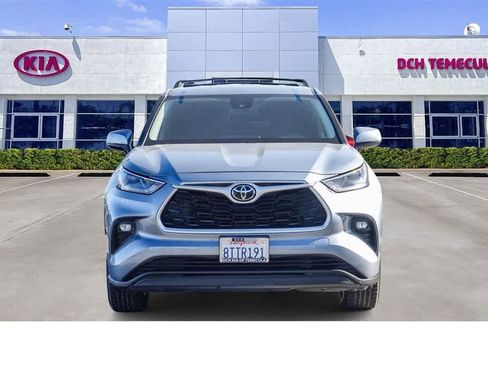 Used 2021 Toyota Highlander LE image 2