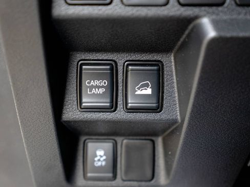 Used 2025 Nissan Frontier SV AWD/4WD image 22