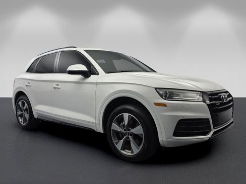 Used 2020 Audi Q5 2.0T Premium w/ Titanium Sport Package AWD/4WD image 1