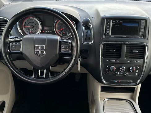 Used 2020 Dodge Grand Caravan SXT FWD image 14