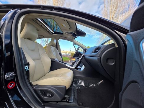 Used 2017 Volvo S60 T5 Inscription Platinum image 14