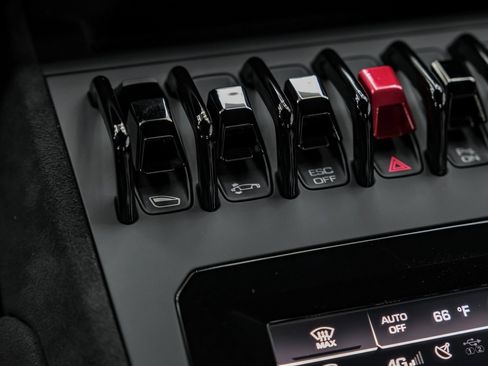 Used 2023 Lamborghini Huracan Tecnica image 34