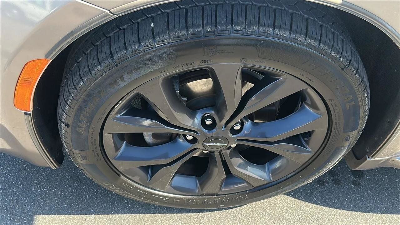 Used 2018 Chrysler Pacifica Touring Plus w/ S Appearance Package FWD image 18