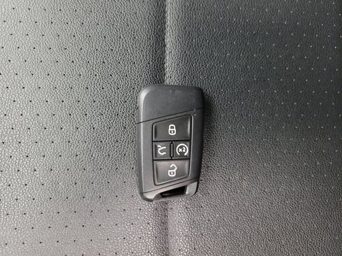 Used 2021 Volkswagen Tiguan SEL AWD/4WD image 32