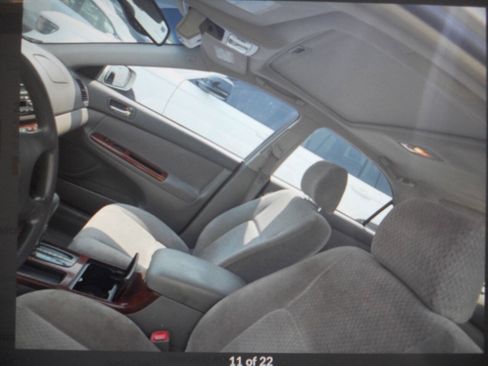 Used 2004 Toyota Camry XLE FWD image 6