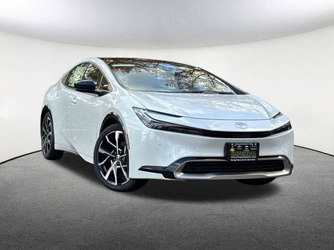 New 2026 Toyota Prius Plug-In Hybrid FWD image 2