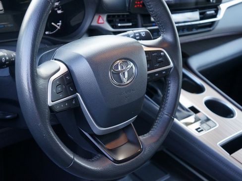 Used 2024 Toyota Sienna XLE image 15