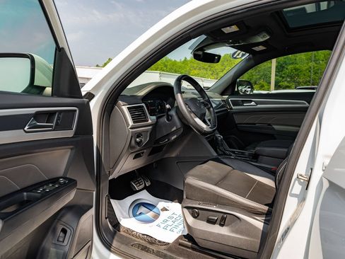 Used 2021 Volkswagen Atlas Cross Sport SEL R-Line FWD image 17
