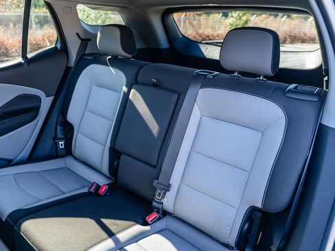 Used 2024 GMC Terrain SLE image 18