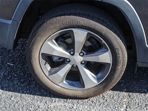 Used 2019 Jeep Cherokee Limited image 12