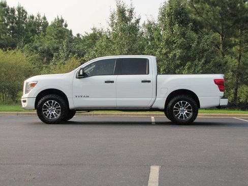 Used 2024 Nissan Titan SV w/ SV Convenience Package AWD/4WD image 5