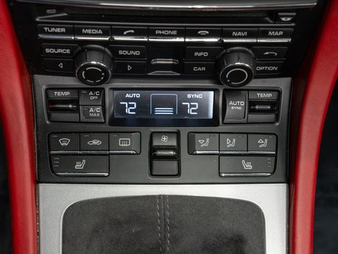 Used 2016 Porsche Boxster Spyder RWD image 31