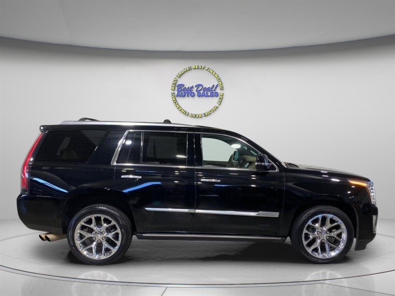 Used 2018 Cadillac Escalade Platinum AWD/4WD image 5