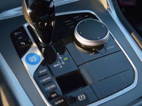 Used 2022 BMW X6 xDrive40i w/ M Sport Package image 21