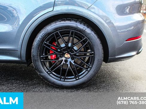 Used 2025 Porsche Cayenne GTS w/ Technology Package image 15