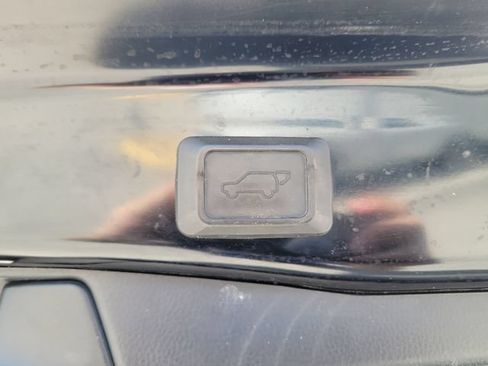 Used 2019 Toyota RAV4 XLE Premium w/ Advanced Technology Package FWD image 10