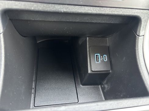 Used 2022 Ford Edge SE image 17